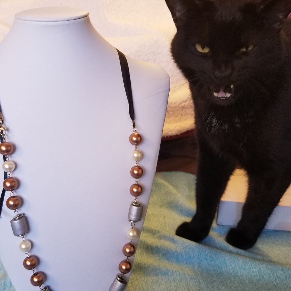 NWT Handmade Acrylic Necklace Mauve Cream